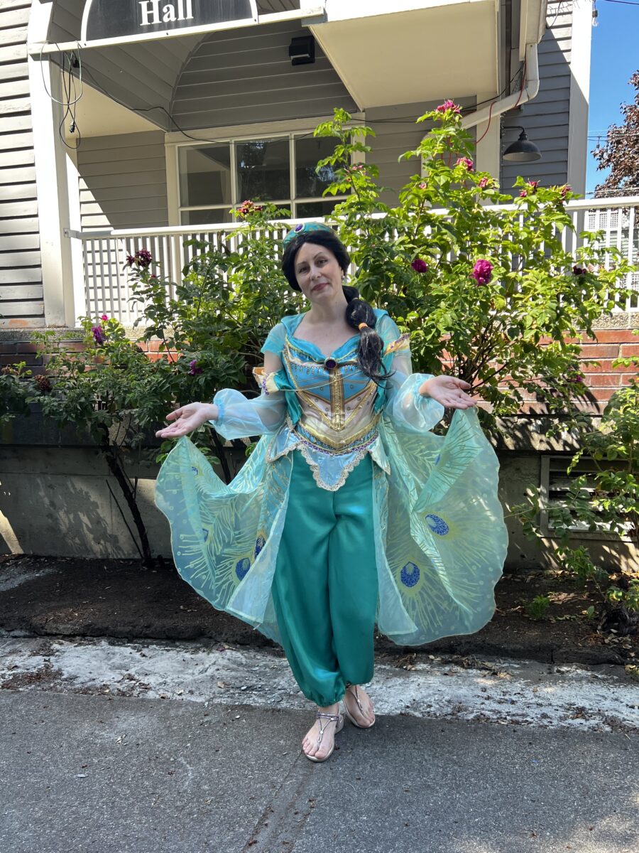 Jasmine and Aladdin / Arabian Nights Show