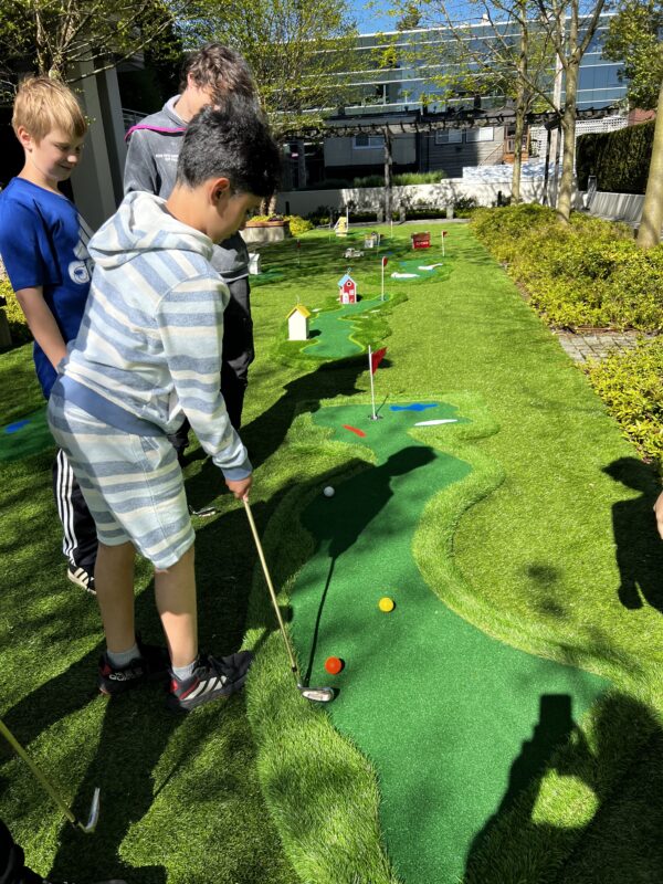 Mini Golf 5 course party